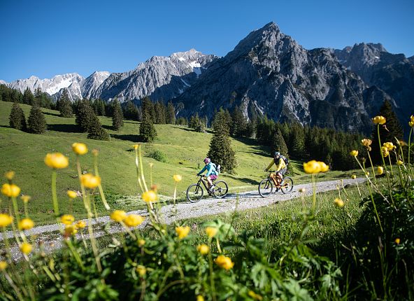 e-biken-walderalm-sommer-aktiv-gnadenwald-hall-wattens